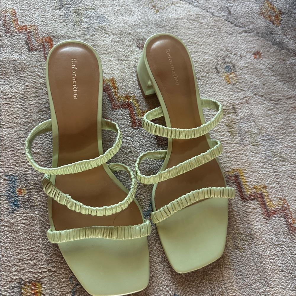 Reformation - Strappy Sandals in Light Green